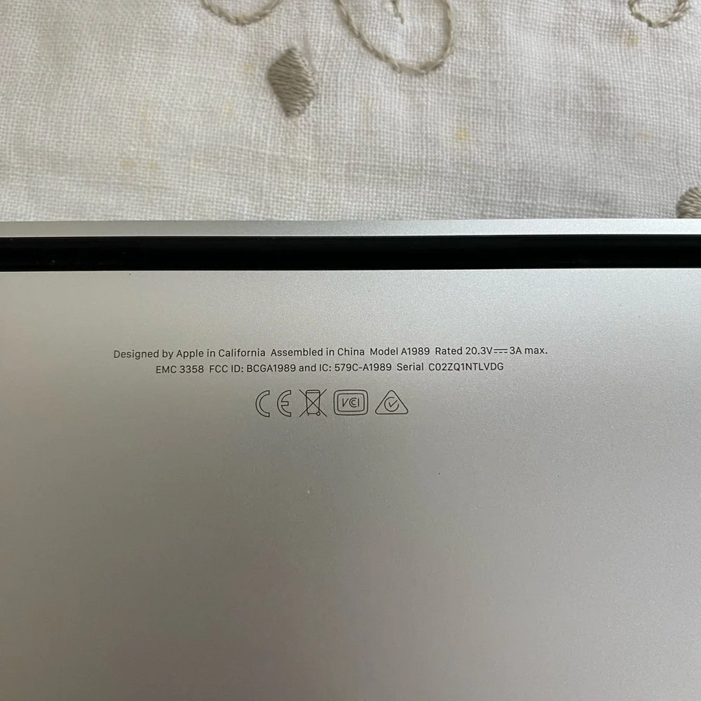 2018 MACBOOK PRO / VERY GOOD CONDITION